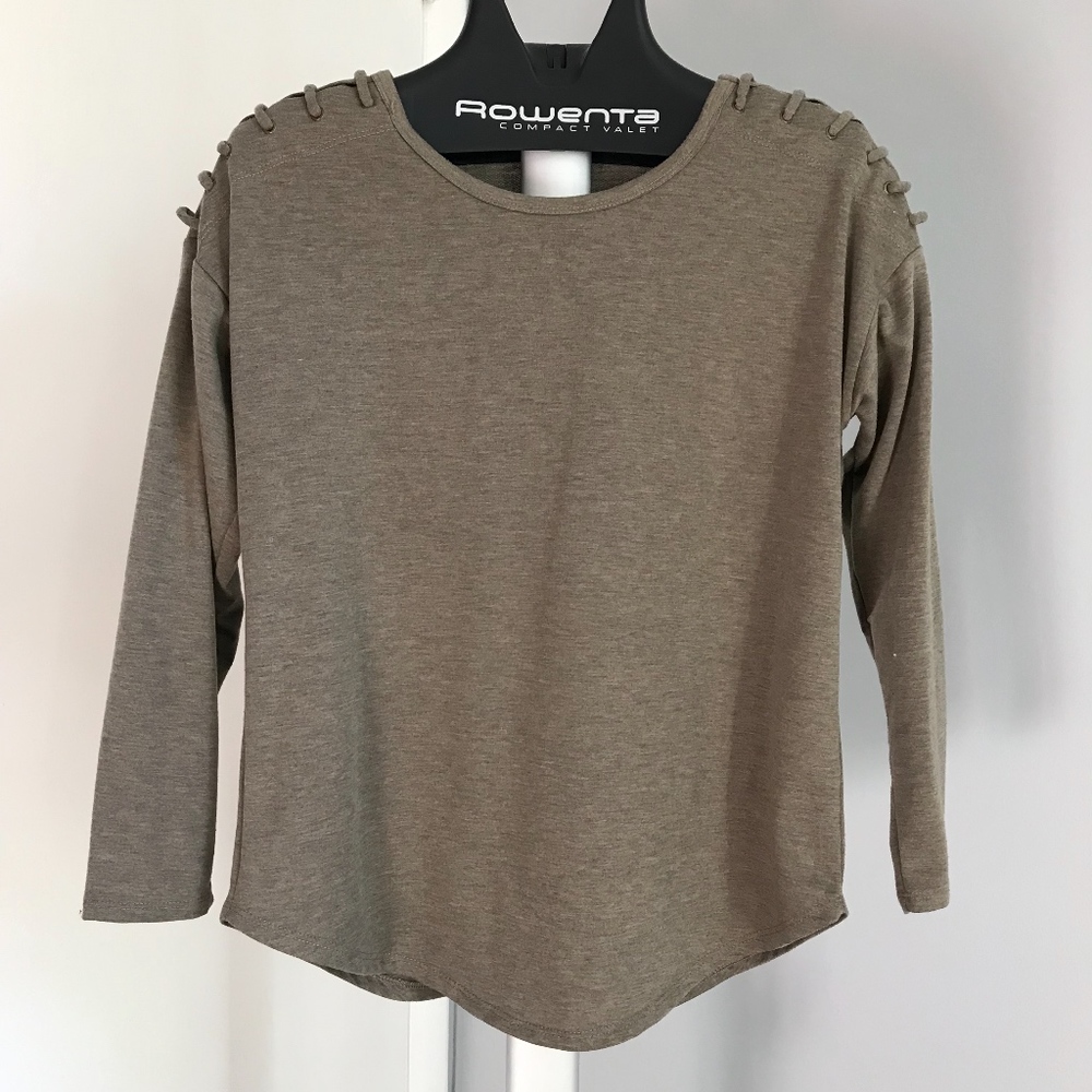 Cute and Comfy Laced-arm Long Sleeve Shirt